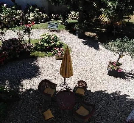 Les Hortensias - D'hotes Bed & Breakfast *