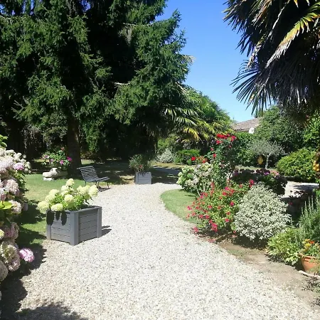 Les Hortensias - D'hotes Bed & Breakfast *